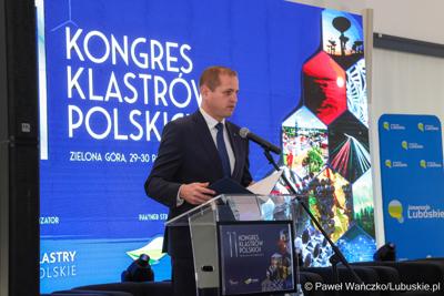 Członek zarządu województwa lubuskiego Łukasz Porycki na 11. Kongresie Klastrów Polskich w Parku Technologii Kosmicznych w Zielonej Górze-Nowym Kisielinie