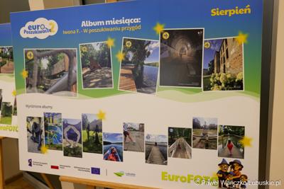 Wicemarszałkowie Grzegorz Potęga i Hubert Harasimowicz wręczyli nagrody laureatom Konkursu EuroPoszukiwacze - drugiej edycja gry terenowej, w której uczestnicy odwiedzali inwestycje zrealizowane w Lubuskiem dzięki Funduszom Europejskim, rozwiązując zadania, quizy i zagadki.