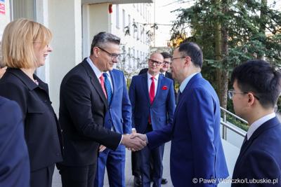 Wizyta ambasadora nadzwyczajnego i pełnomocnego Chińskiej Republiki Ludowej Lu Shanem w Urzędzie Marszałkowskim Województwa Lubuskiego w Zielonej Górze