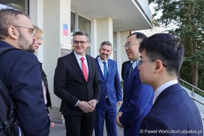 Wizyta ambasadora nadzwyczajnego i pełnomocnego Chińskiej Republiki Ludowej Lu Shanem w Urzędzie Marszałkowskim Województwa Lubuskiego w Zielonej Górze