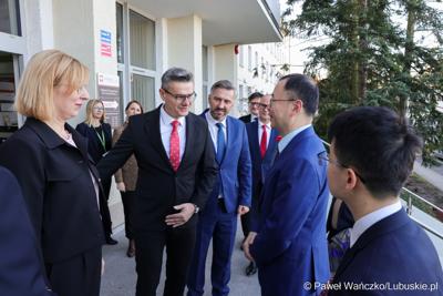 Wizyta ambasadora nadzwyczajnego i pełnomocnego Chińskiej Republiki Ludowej Lu Shanem w Urzędzie Marszałkowskim Województwa Lubuskiego w Zielonej Górze
