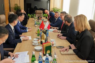 Wizyta ambasadora nadzwyczajnego i pełnomocnego Chińskiej Republiki Ludowej Lu Shanem w Urzędzie Marszałkowskim Województwa Lubuskiego w Zielonej Górze