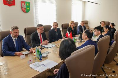 Wizyta ambasadora nadzwyczajnego i pełnomocnego Chińskiej Republiki Ludowej Lu Shanem w Urzędzie Marszałkowskim Województwa Lubuskiego w Zielonej Górze