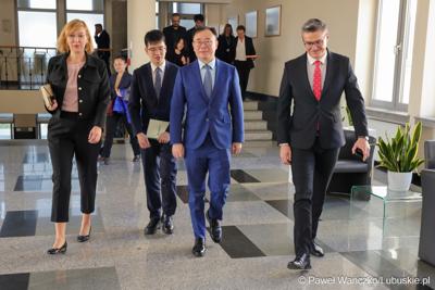 Wizyta ambasadora nadzwyczajnego i pełnomocnego Chińskiej Republiki Ludowej Lu Shanem w Urzędzie Marszałkowskim Województwa Lubuskiego w Zielonej Górze