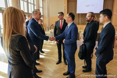 Wizyta ambasadora nadzwyczajnego i pełnomocnego Chińskiej Republiki Ludowej Lu Shanem w Urzędzie Marszałkowskim Województwa Lubuskiego w Zielonej Górze