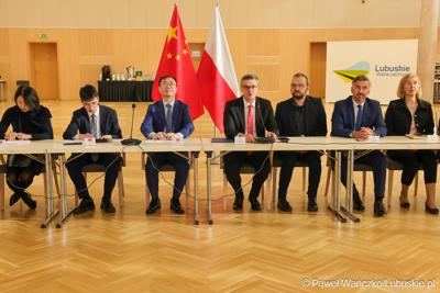 Wizyta ambasadora nadzwyczajnego i pełnomocnego Chińskiej Republiki Ludowej Lu Shanem w Urzędzie Marszałkowskim Województwa Lubuskiego w Zielonej Górze