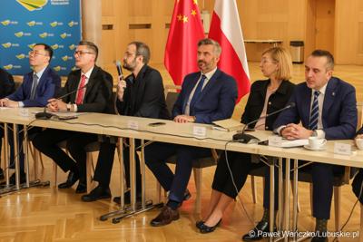 Wizyta ambasadora nadzwyczajnego i pełnomocnego Chińskiej Republiki Ludowej Lu Shanem w Urzędzie Marszałkowskim Województwa Lubuskiego w Zielonej Górze