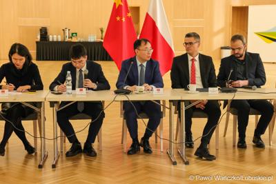 Wizyta ambasadora nadzwyczajnego i pełnomocnego Chińskiej Republiki Ludowej Lu Shanem w Urzędzie Marszałkowskim Województwa Lubuskiego w Zielonej Górze