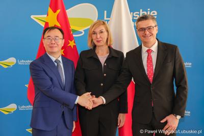 Wizyta ambasadora nadzwyczajnego i pełnomocnego Chińskiej Republiki Ludowej Lu Shanem w Urzędzie Marszałkowskim Województwa Lubuskiego w Zielonej Górze