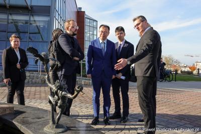 Wizyta ambasadora nadzwyczajnego i pełnomocnego Chińskiej Republiki Ludowej Lu Shanem w Urzędzie Marszałkowskim Województwa Lubuskiego w Zielonej Górze