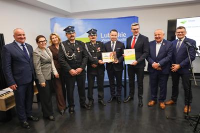 Województwo Lubuskie konsekwentnie wspiera lubuskich strażaków. Umowy z gminami z północy regionu podpisane