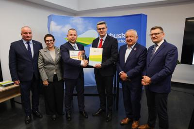 Województwo Lubuskie konsekwentnie wspiera lubuskich strażaków. Umowy z gminami z północy regionu podpisane