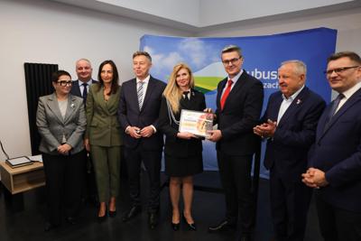 Województwo Lubuskie konsekwentnie wspiera lubuskich strażaków. Umowy z gminami z północy regionu podpisane