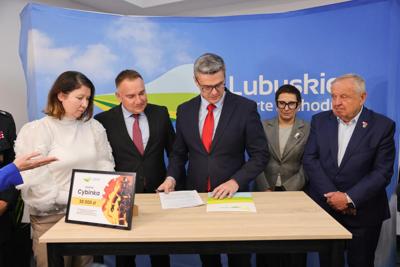 Województwo Lubuskie konsekwentnie wspiera lubuskich strażaków. Umowy z gminami z północy regionu podpisane