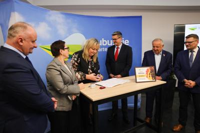 Województwo Lubuskie konsekwentnie wspiera lubuskich strażaków. Umowy z gminami z północy regionu podpisane