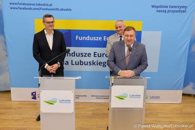 Grzegorz Potęga – Wicemarszałek Województwa Lubuskiego przemawia podczas konferencji prasowej związanej z podpisaniem umowy dotyczące budowy ścieżek rowerowych w ramach programu Fundusze Europejskie dla Lubuskiego 2021-2027.