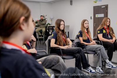 Srebrne medalistki Mistrzostw Polski U15 w piłce wodnej odwiedziły urząd marszałkowski w Gorzowie Wlkp. 