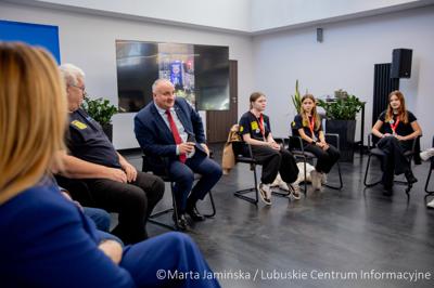 Srebrne medalistki Mistrzostw Polski U15 w piłce wodnej odwiedziły urząd marszałkowski w Gorzowie Wlkp. 