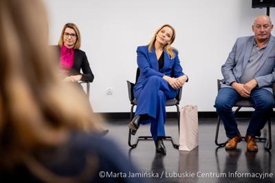 Srebrne medalistki Mistrzostw Polski U15 w piłce wodnej odwiedziły urząd marszałkowski w Gorzowie Wlkp. 