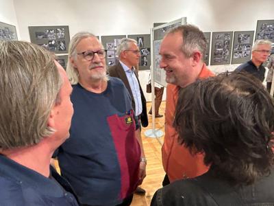 Od 7 listopada 2025 r. w Muzeum Ziemi Lubuskiej można oglądać „Fotoreportaże” Tomasza Gawałkiewicza, ale też najnowsze obrazy Józefa Burlewicza. Podwójny piątkowy wernisaż w MZL uświetnił recital utalentowanego młodego pianisty – pochodzącego z Zielonej Góry Wiktora Pelca (zagrał utwory Chopina i Pendereckiego. 
Zielonogórskim bohaterom wieczoru gratulowali marszałek województwa lubuskiego Sebastian Ciemnoczołowski i członek Zarządu Województwa Lubuskiego Łukasz Porycki. 
