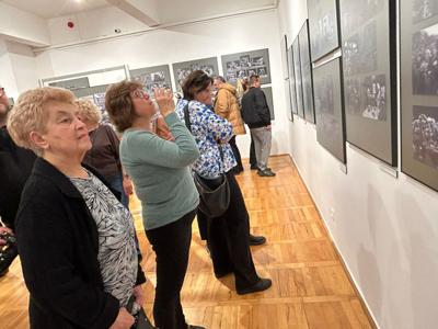 Od 7 listopada 2025 r. w Muzeum Ziemi Lubuskiej można oglądać „Fotoreportaże” Tomasza Gawałkiewicza, ale też najnowsze obrazy Józefa Burlewicza. Podwójny piątkowy wernisaż w MZL uświetnił recital utalentowanego młodego pianisty – pochodzącego z Zielonej Góry Wiktora Pelca (zagrał utwory Chopina i Pendereckiego. 
Zielonogórskim bohaterom wieczoru gratulowali marszałek województwa lubuskiego Sebastian Ciemnoczołowski i członek Zarządu Województwa Lubuskiego Łukasz Porycki. 
