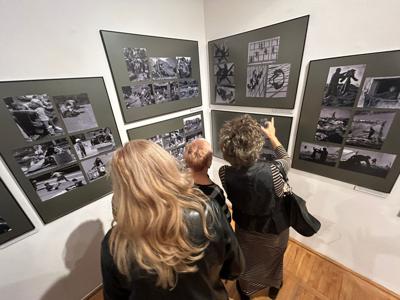 Od 7 listopada 2025 r. w Muzeum Ziemi Lubuskiej można oglądać „Fotoreportaże” Tomasza Gawałkiewicza, ale też najnowsze obrazy Józefa Burlewicza. Podwójny piątkowy wernisaż w MZL uświetnił recital utalentowanego młodego pianisty – pochodzącego z Zielonej Góry Wiktora Pelca (zagrał utwory Chopina i Pendereckiego. 
Zielonogórskim bohaterom wieczoru gratulowali marszałek województwa lubuskiego Sebastian Ciemnoczołowski i członek Zarządu Województwa Lubuskiego Łukasz Porycki. 
