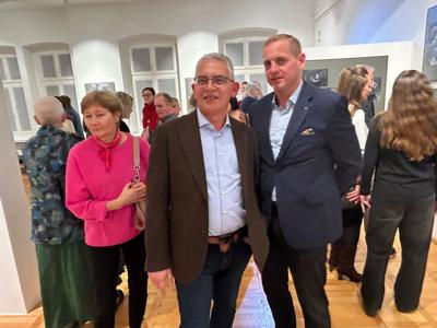 Od 7 listopada 2025 r. w Muzeum Ziemi Lubuskiej można oglądać „Fotoreportaże” Tomasza Gawałkiewicza, ale też najnowsze obrazy Józefa Burlewicza. Podwójny piątkowy wernisaż w MZL uświetnił recital utalentowanego młodego pianisty – pochodzącego z Zielonej Góry Wiktora Pelca (zagrał utwory Chopina i Pendereckiego. 
Zielonogórskim bohaterom wieczoru gratulowali marszałek województwa lubuskiego Sebastian Ciemnoczołowski i członek Zarządu Województwa Lubuskiego Łukasz Porycki. 
