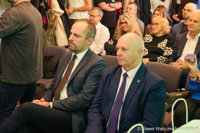 Uczestnicy konferencji prasowej, podczas której podpisano umowę na termomodernizację Lubuskiego Centrum Ortopedii w Świebodzinie