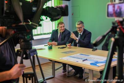 Marszałek Sebastian Ciemnoczołowski (z prawej) i wicemarszałek Grzegorz Potęga