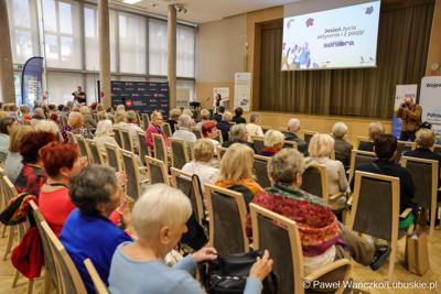 Uczestnicy Forum Seniora w Sali Kolumnowej Sejmiku Województwa Lubuskiego w Zielonej Górze
