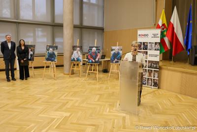 Członkini zarządu województwa lubuskiego Anna Chinalska na konferencji z okazji 10-lecia jubileuszu Fundacji RONDO