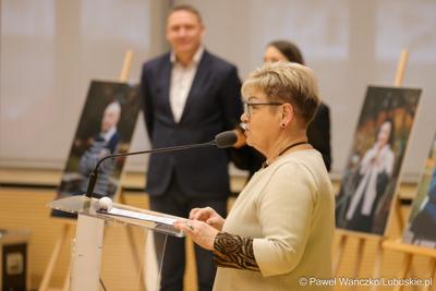 Członkini zarządu województwa lubuskiego Anna Chinalska na konferencji z okazji 10-lecia jubileuszu Fundacji RONDO