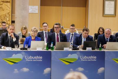 Nadzwyczajna sesja Sejmiku Województwa Lubuskiego. Tematem obrad było powołanie transportowej spółki Województwa Lubuskiego.