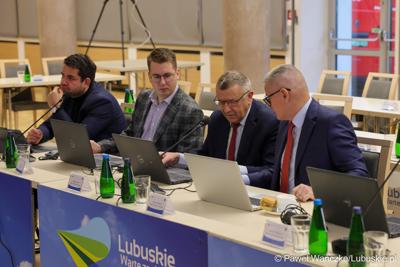 Nadzwyczajna sesja Sejmiku Województwa Lubuskiego. Tematem obrad było powołanie transportowej spółki Województwa Lubuskiego.