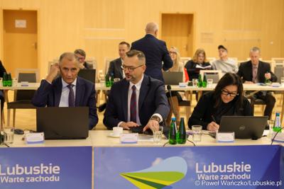 Nadzwyczajna sesja Sejmiku Województwa Lubuskiego. Tematem obrad było powołanie transportowej spółki Województwa Lubuskiego.