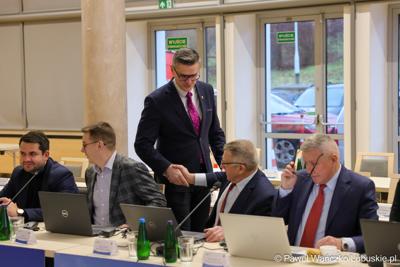 Nadzwyczajna sesja Sejmiku Województwa Lubuskiego. Tematem obrad było powołanie transportowej spółki Województwa Lubuskiego.