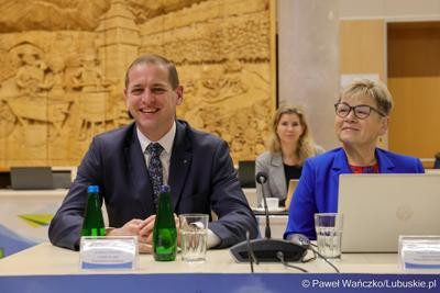 Nadzwyczajna sesja Sejmiku Województwa Lubuskiego. Tematem obrad było powołanie transportowej spółki Województwa Lubuskiego.