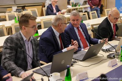 Nadzwyczajna sesja Sejmiku Województwa Lubuskiego. Tematem obrad było powołanie transportowej spółki Województwa Lubuskiego.