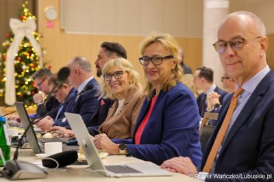 Nadzwyczajna sesja Sejmiku Województwa Lubuskiego. Tematem obrad było powołanie transportowej spółki Województwa Lubuskiego.