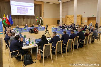 Nadzwyczajna sesja Sejmiku Województwa Lubuskiego. Tematem obrad było powołanie transportowej spółki Województwa Lubuskiego.