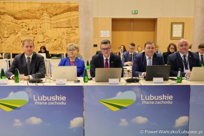 Nadzwyczajna sesja Sejmiku Województwa Lubuskiego. Tematem obrad było powołanie transportowej spółki Województwa Lubuskiego.