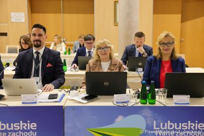 Nadzwyczajna sesja Sejmiku Województwa Lubuskiego. Tematem obrad było powołanie transportowej spółki Województwa Lubuskiego.