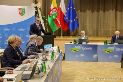 Nadzwyczajna sesja Sejmiku Województwa Lubuskiego. Tematem obrad było powołanie transportowej spółki Województwa Lubuskiego.