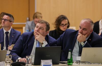 Nadzwyczajna sesja Sejmiku Województwa Lubuskiego. Tematem obrad było powołanie transportowej spółki Województwa Lubuskiego.