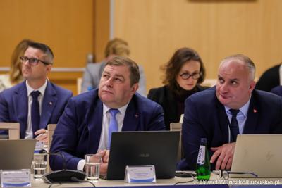 Nadzwyczajna sesja Sejmiku Województwa Lubuskiego. Tematem obrad było powołanie transportowej spółki Województwa Lubuskiego.