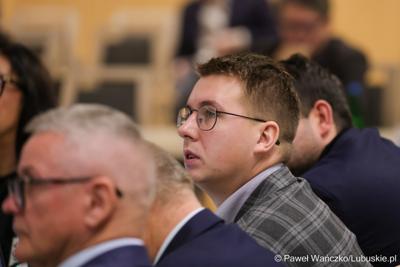 Nadzwyczajna sesja Sejmiku Województwa Lubuskiego. Tematem obrad było powołanie transportowej spółki Województwa Lubuskiego.