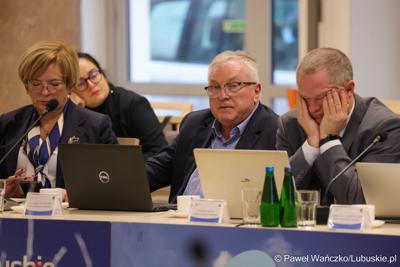 Nadzwyczajna sesja Sejmiku Województwa Lubuskiego. Tematem obrad było powołanie transportowej spółki Województwa Lubuskiego.