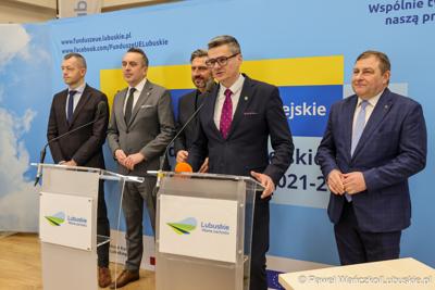 8 grudnia 2025 r. podpisano symboliczny czek na przekazanie przez Samorząd Województwa Lubuskiego 35 milionów złotych, pochodzących z unijnych środków, na przebudowę zielonogórskiego amfiteatru
