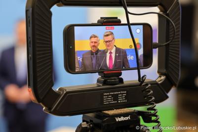 8 grudnia 2025 r. podpisano symboliczny czek na przekazanie przez Samorząd Województwa Lubuskiego 35 milionów złotych, pochodzących z unijnych środków, na przebudowę zielonogórskiego amfiteatru
