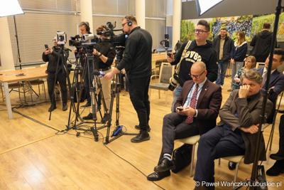 8 grudnia 2025 r. podpisano symboliczny czek na przekazanie przez Samorząd Województwa Lubuskiego 35 milionów złotych, pochodzących z unijnych środków, na przebudowę zielonogórskiego amfiteatru
